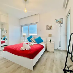 Panoramic Seaside Getaway, 2-br Penthouse , Larnaca Cypr