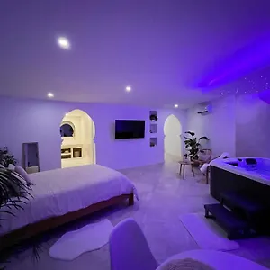 https://la-suite-du-clocher.fr-provencehotel.com